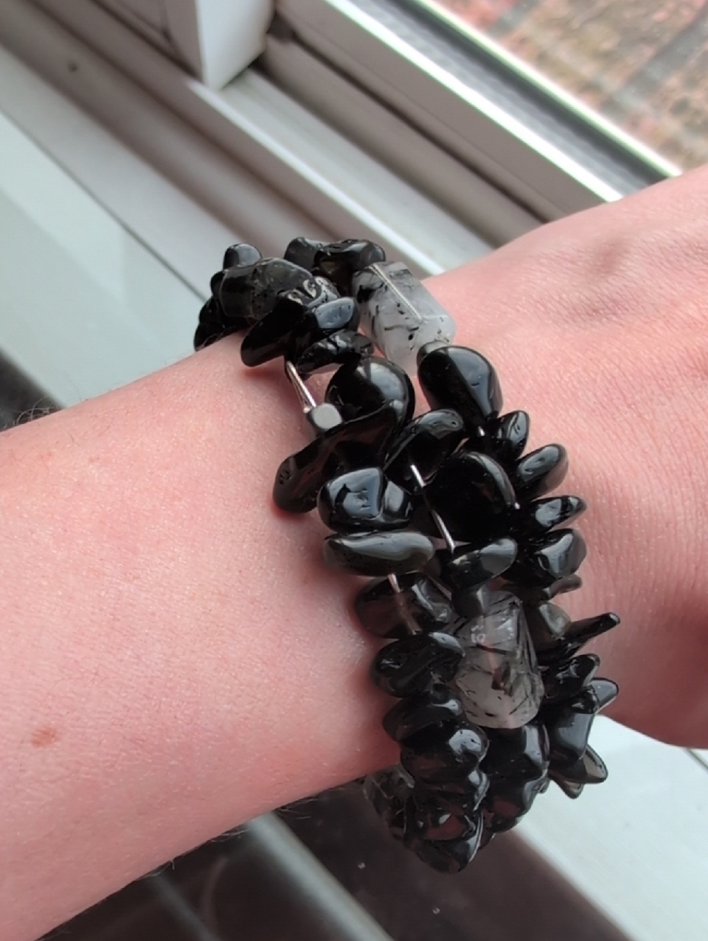 Black and White Quartz  And Obsidian Beaded Memory Wire Bracelet - Picture 3 of 5